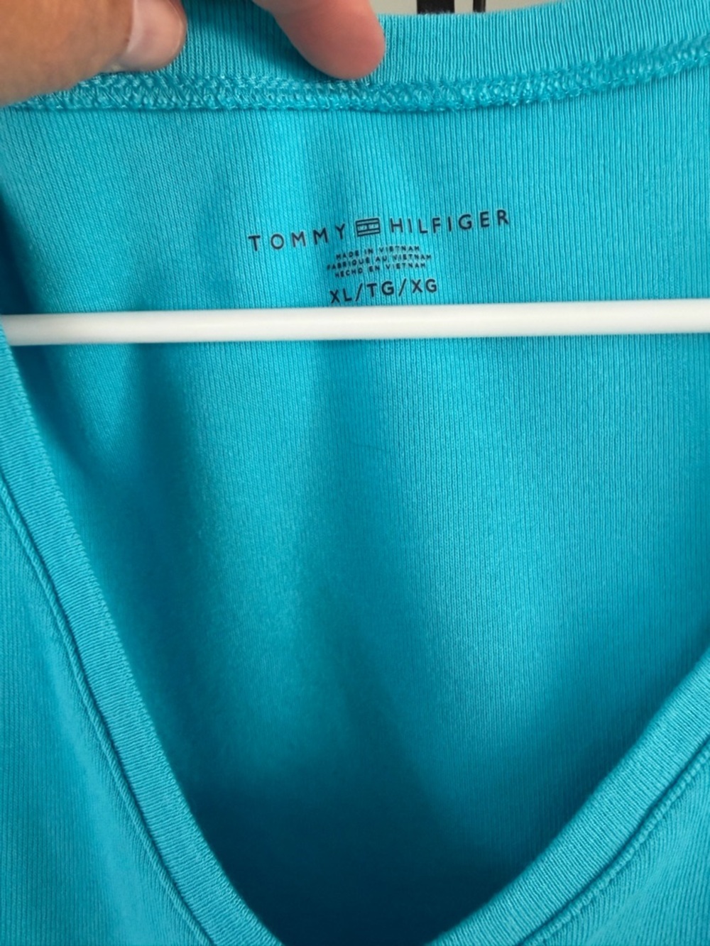 Tommy Hilfiger Women’s V-Neck Tee in Aqua Blue size xl - Picture 5 of 5